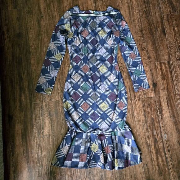 Dress - Picture 1 of 3